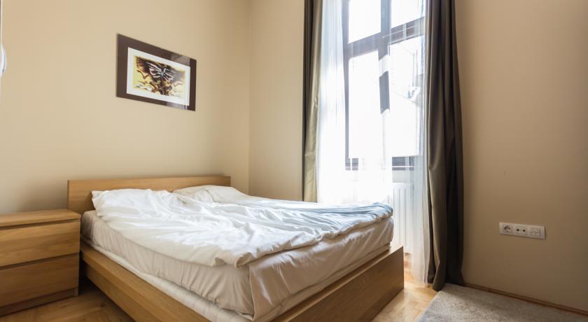 Easy Star Hotel