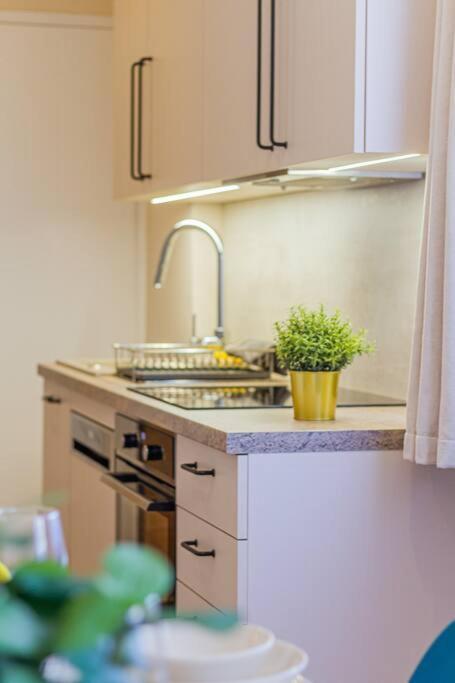 Roomy 80sqm At Center Free Parking Space, Ac & Balcony *