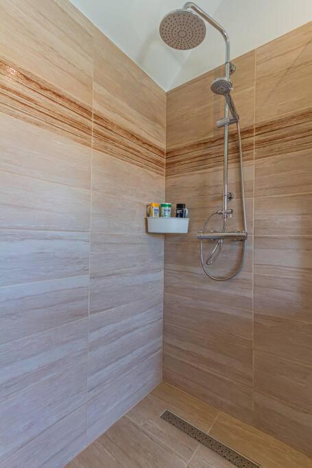 Roomy 80sqm At Center Free Parking Space, Ac & Balcony * Budapest