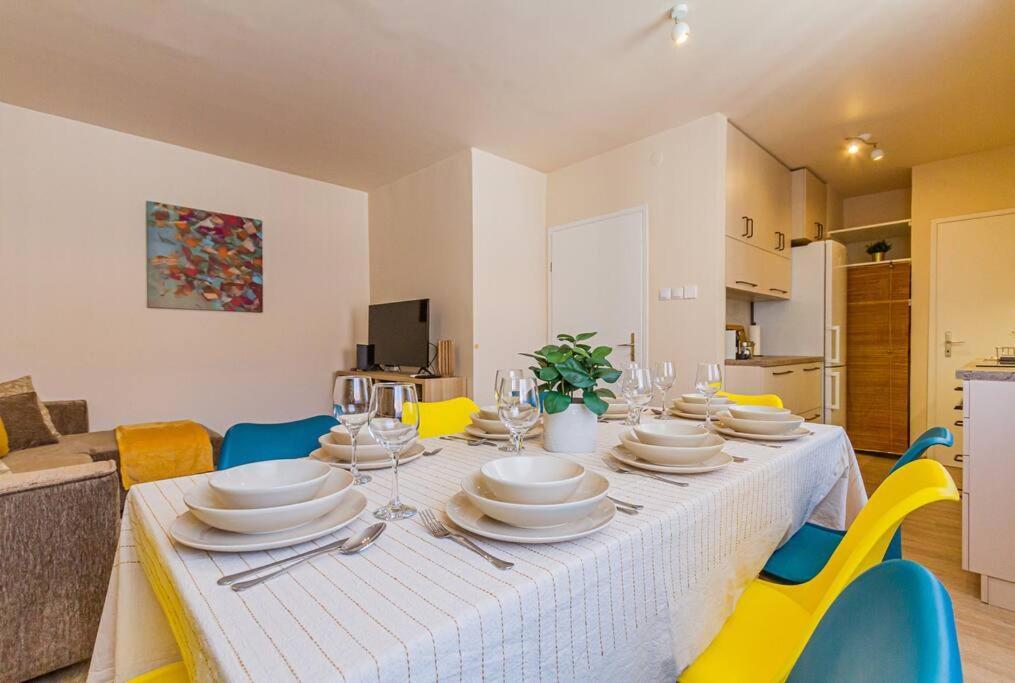 Apartamento Roomy 80sqm At Center Free Parking Space, Ac & Balcony