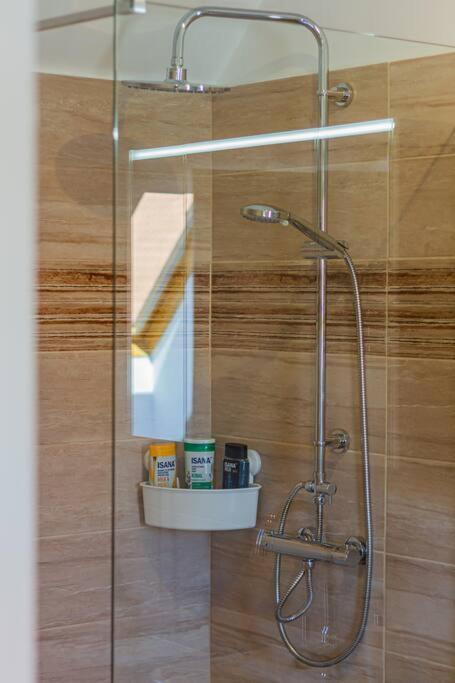 Roomy 80sqm At Center Free Parking Space, Ac & Balcony * Budapest