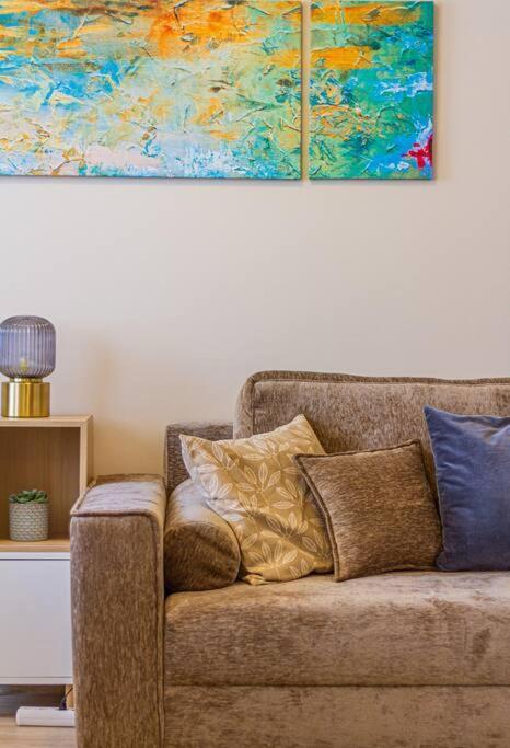 Roomy 80sqm At Center Free Parking Space, Ac & Balcony Apartamento *