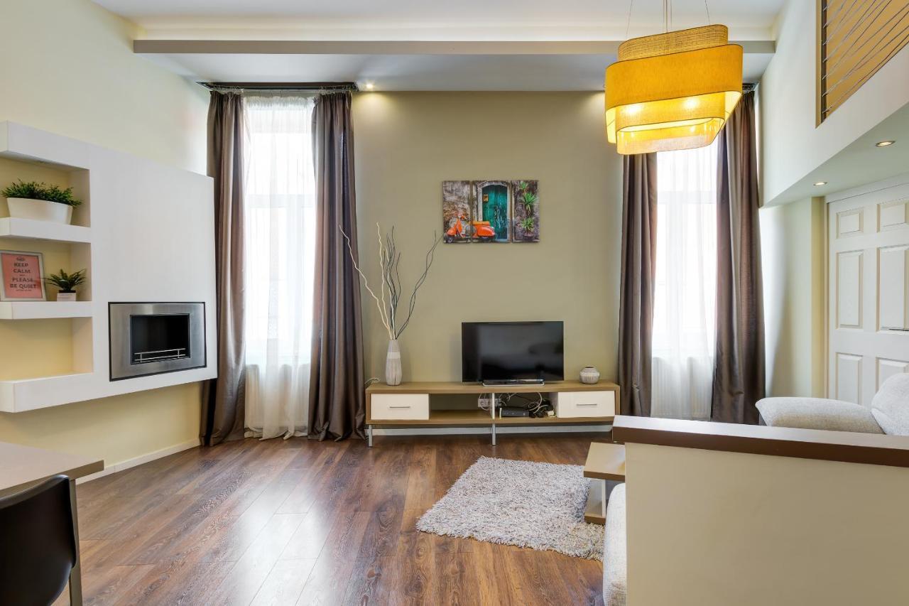 Spacious & Stylish In Downtown Budapest