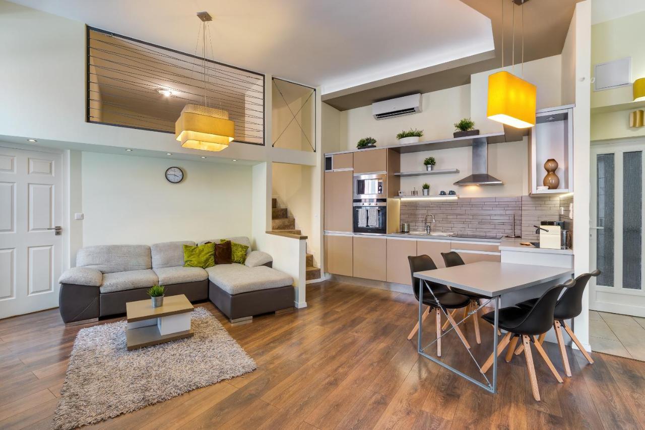 Spacious & Stylish In Downtown Apartment Budapest