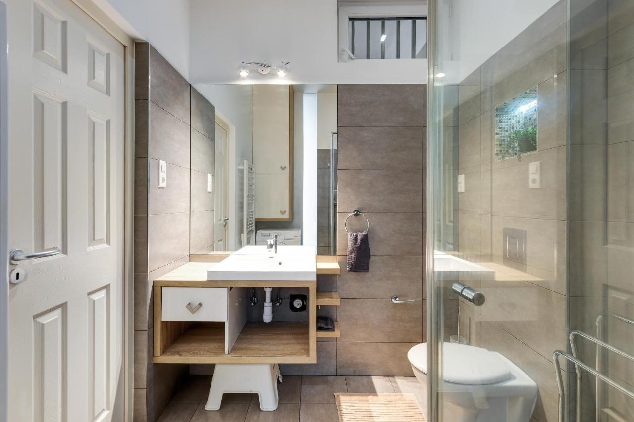 Spacious & Stylish In Downtown Apartment Budapest