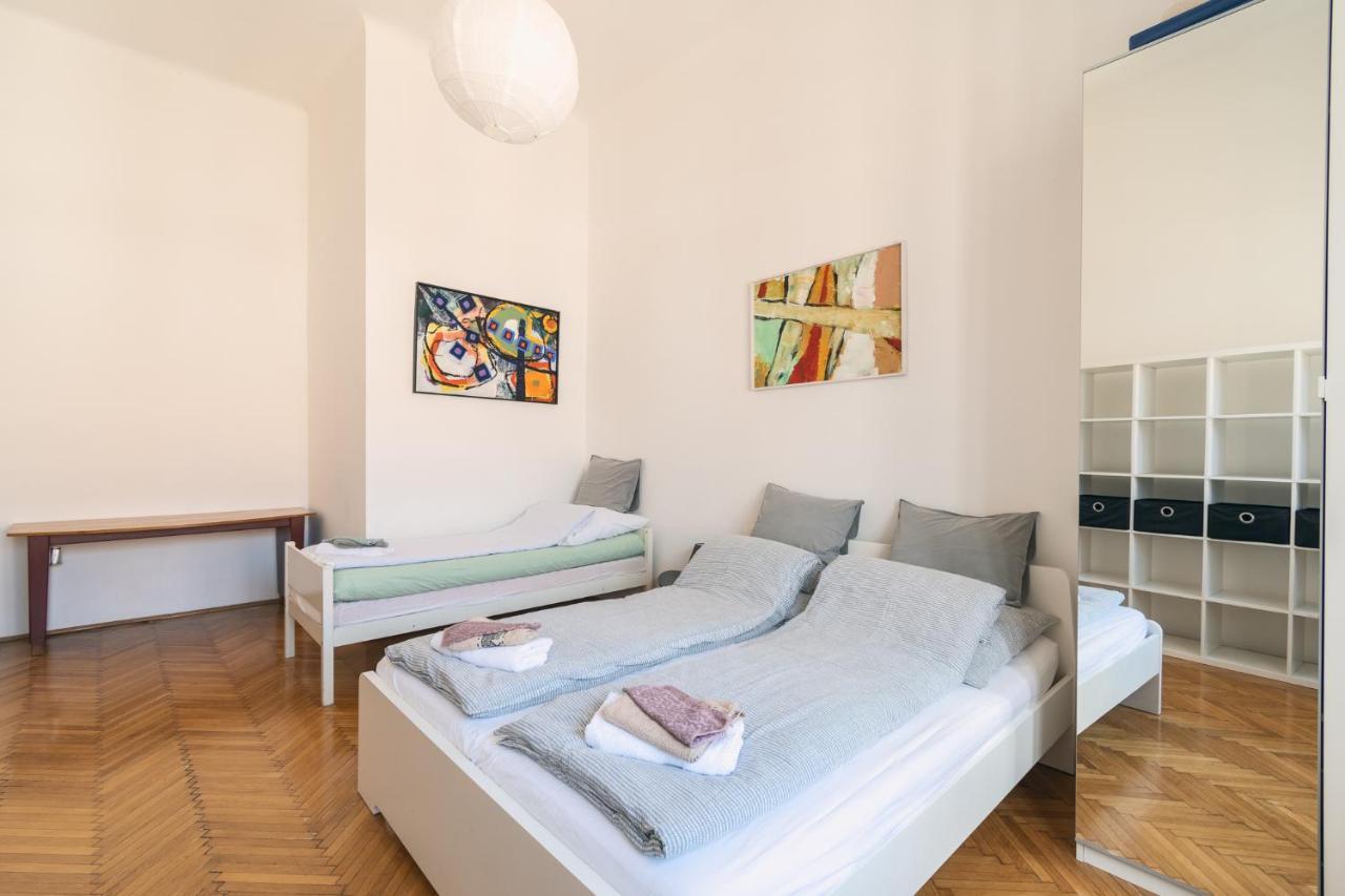 Sunny, Airy, Artsy & Authentic Loft With Balcony Apartmán Budapest