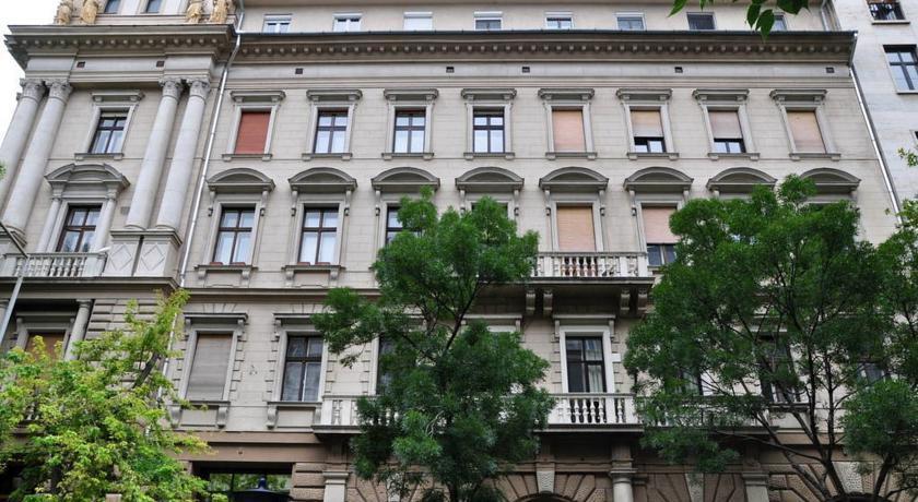 Charming Art Deco Flat Apartment