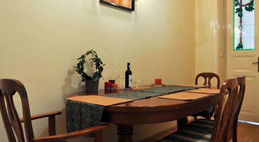 Charming Art Deco Flat Budapest