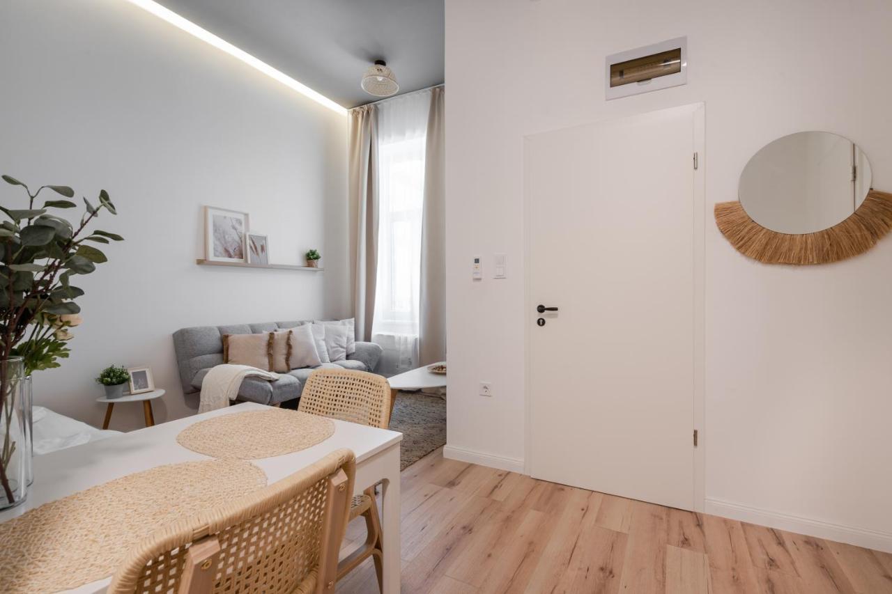 A62 - Akacfa Street - Location By Bqa Apartment *