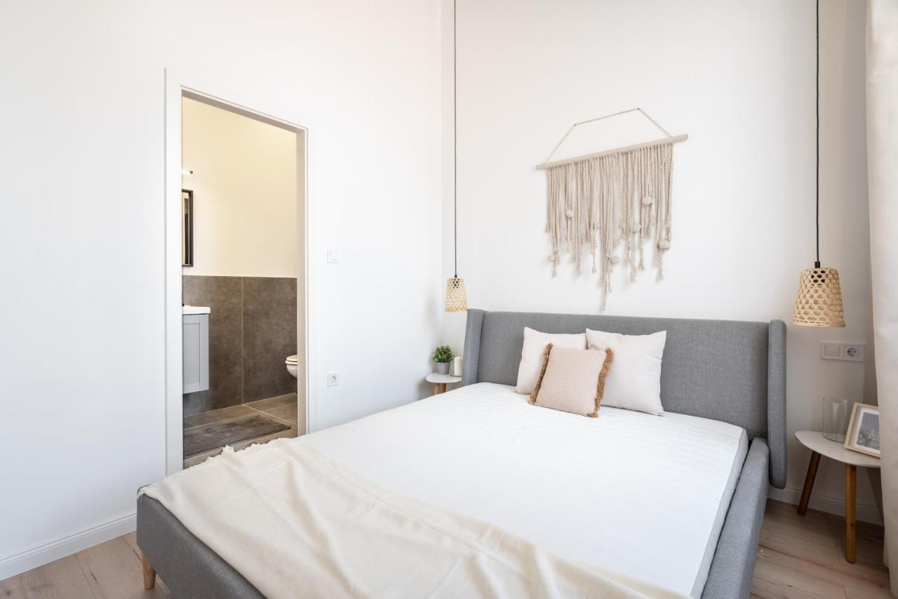 A62 - Akacfa Street - Location By Bqa Apartment