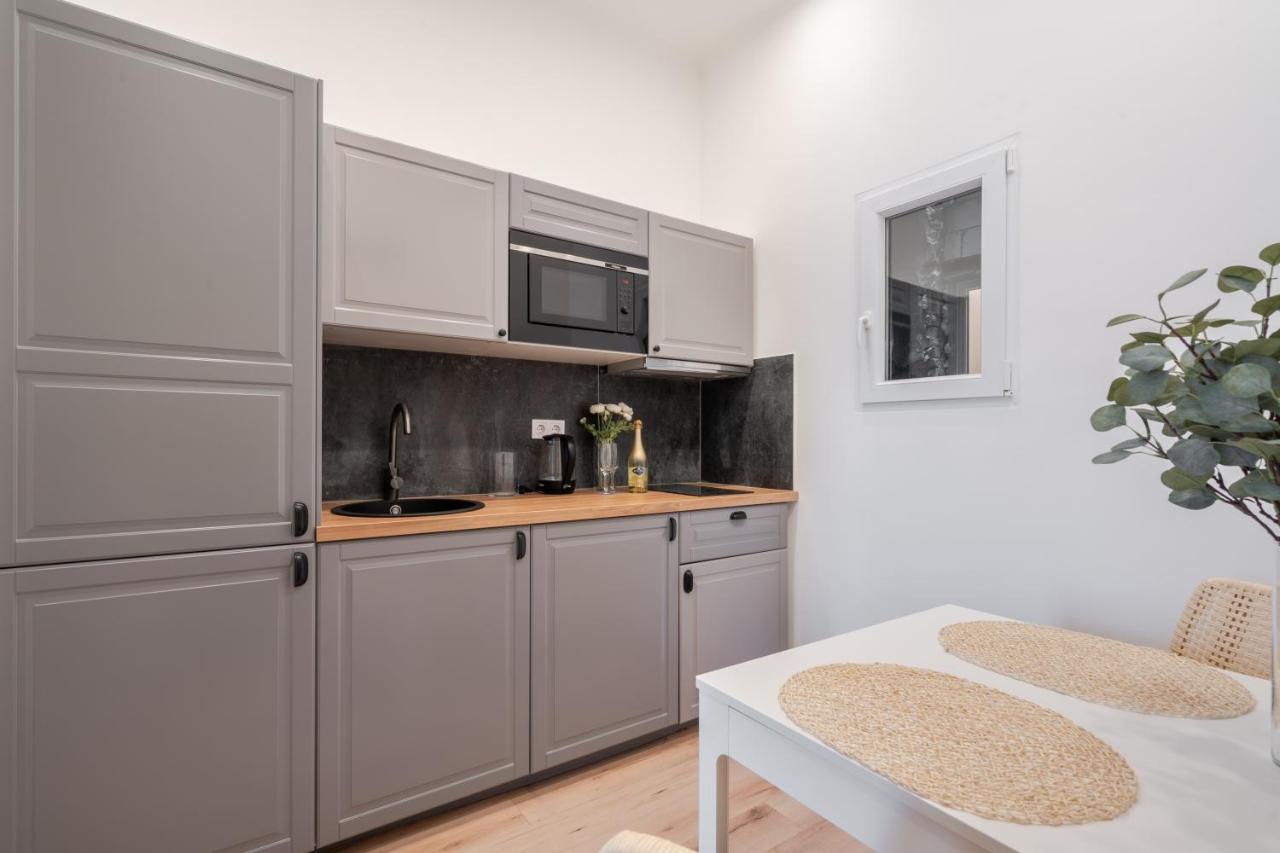 A62 - Akacfa Street - Location By Bqa Apartment Budapest