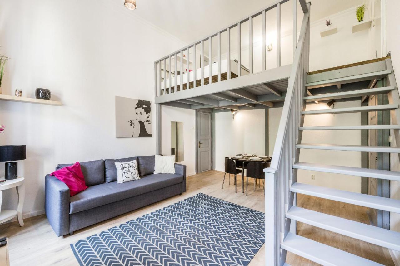 Trendy At The Hippest Location Apartman