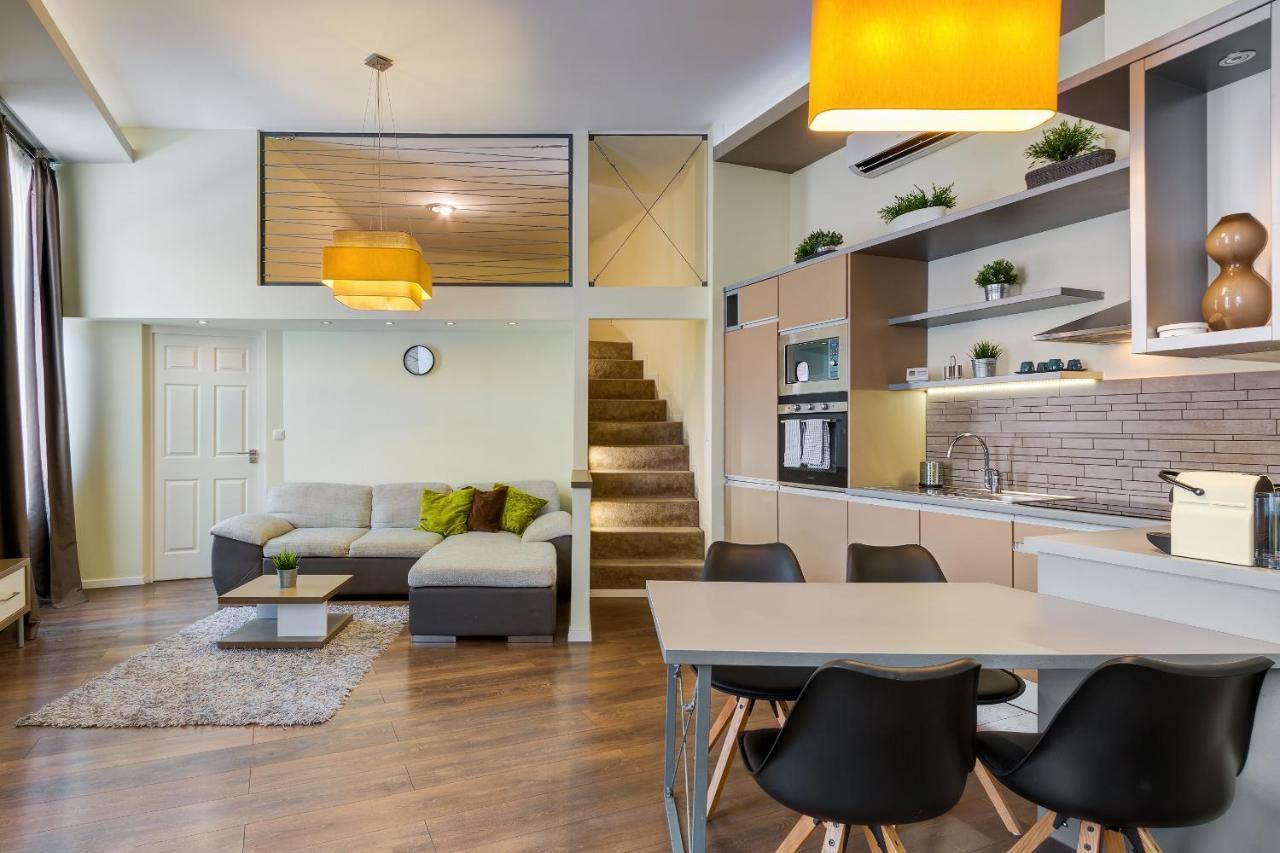 Spacious & Stylish In Downtown Apartment