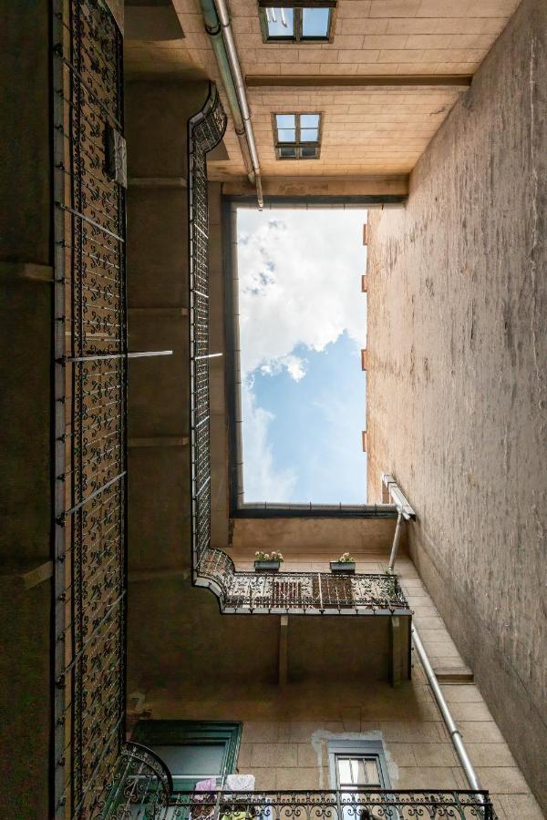Apartment Spacious & Stylish In Downtown Budapest