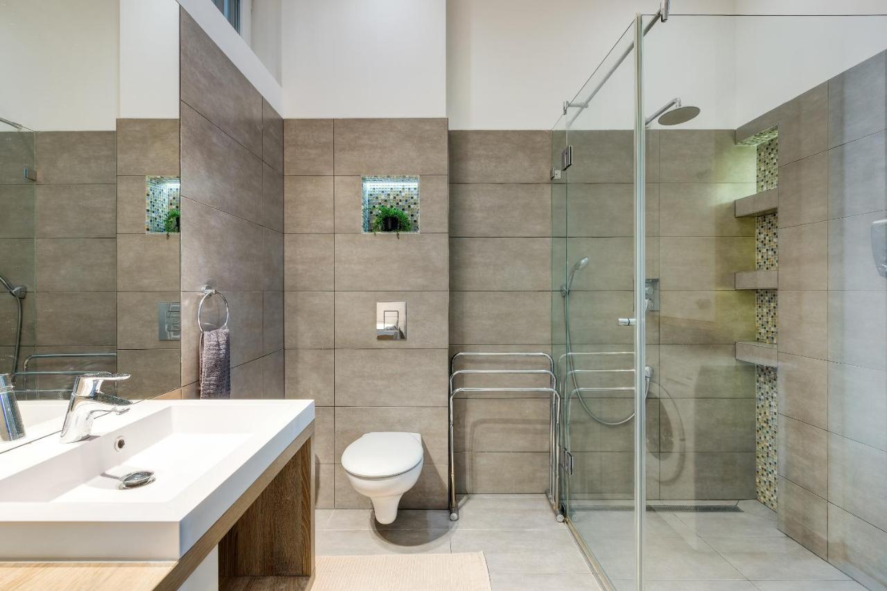 Spacious & Stylish In Downtown Apartment