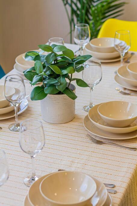 Apartamento Roomy 80sqm At Center Free Parking Space, Ac & Balcony Budapest
