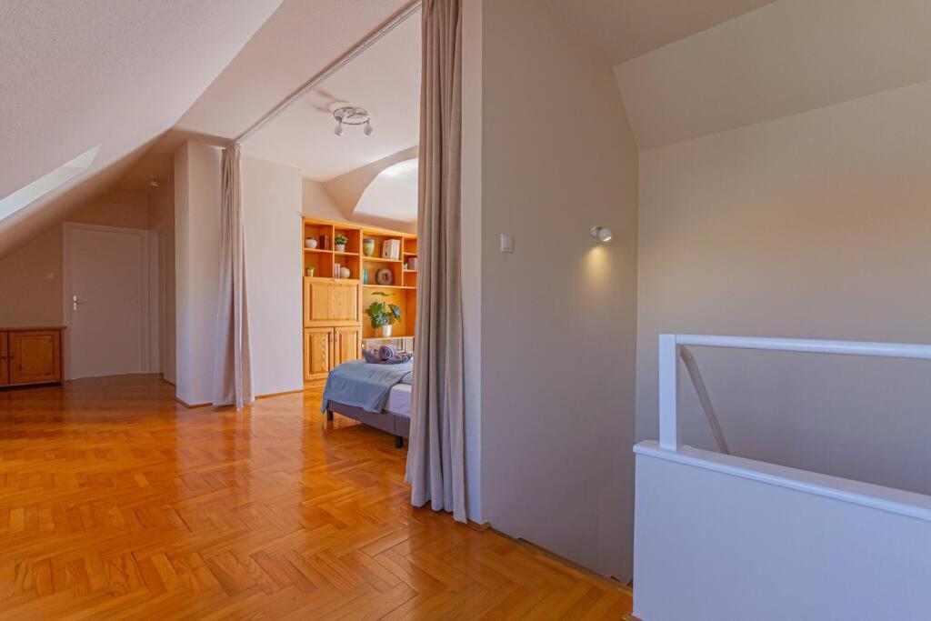 Roomy 80sqm At Center Free Parking Space, Ac & Balcony Apartamento Budapest