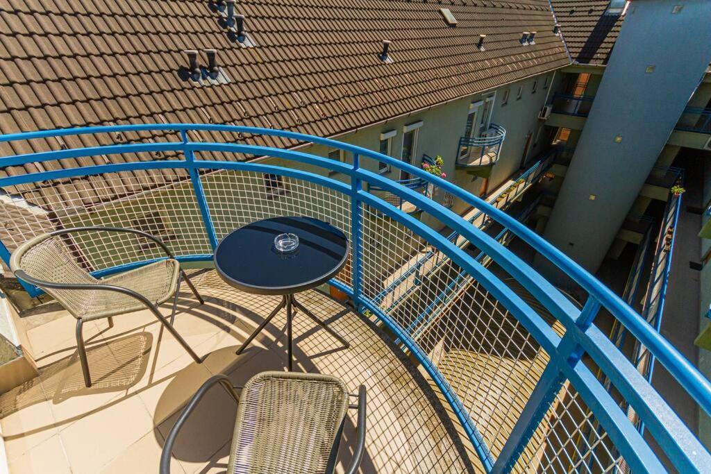 Apartamento Roomy 80sqm At Center Free Parking Space, Ac & Balcony