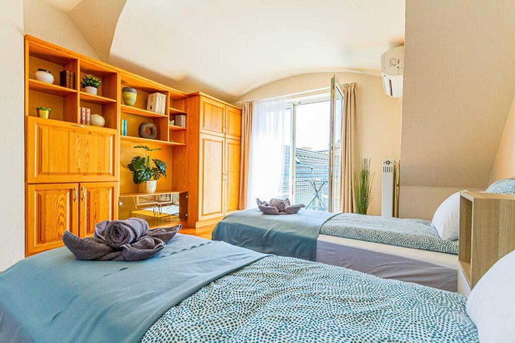 Apartamento Roomy 80sqm At Center Free Parking Space, Ac & Balcony Budapest