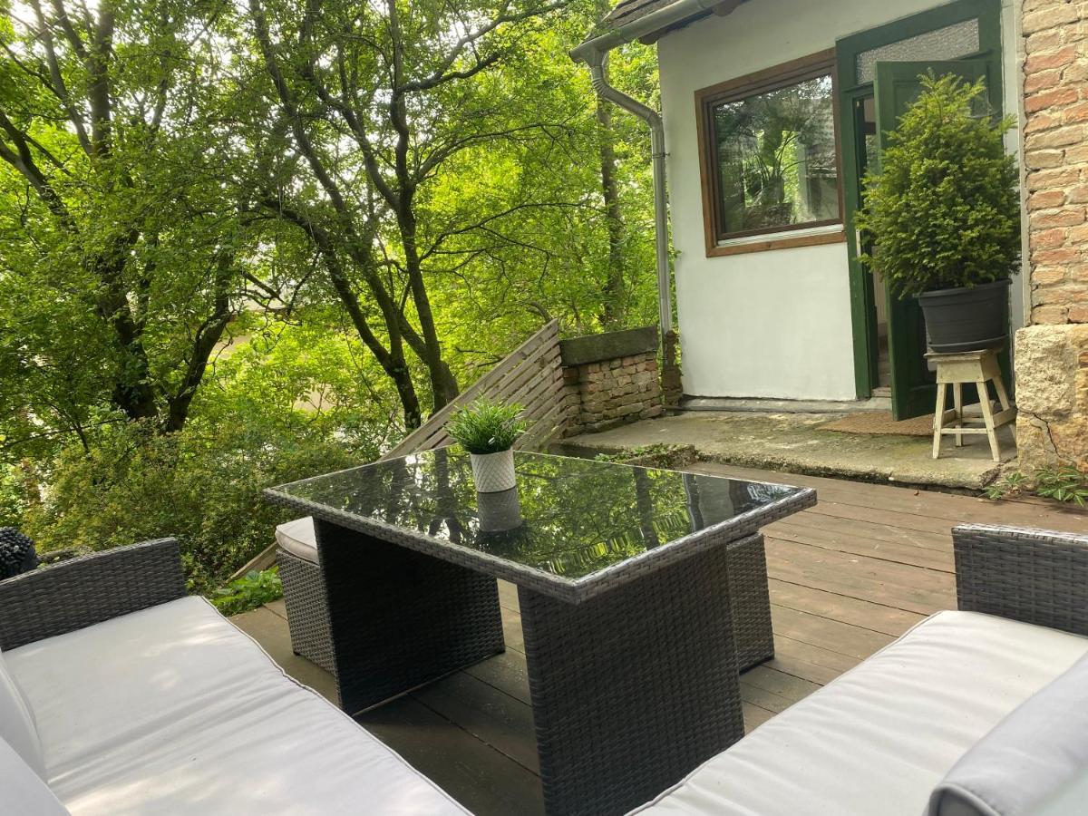 Rustic & Garden Retreat On Buda Hilltop Сasa de vacaciones