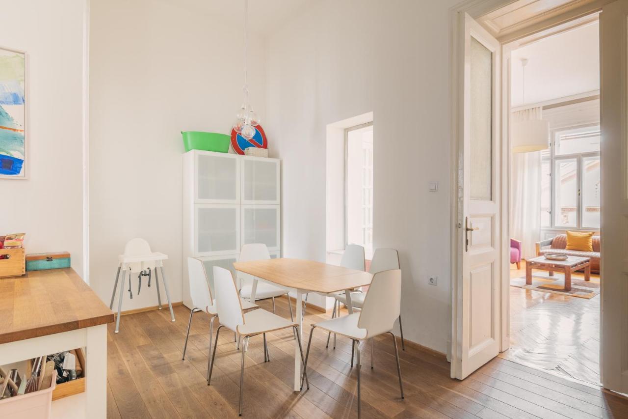 Apartmán Sunny, Airy, Artsy & Authentic Loft With Balcony Budapest