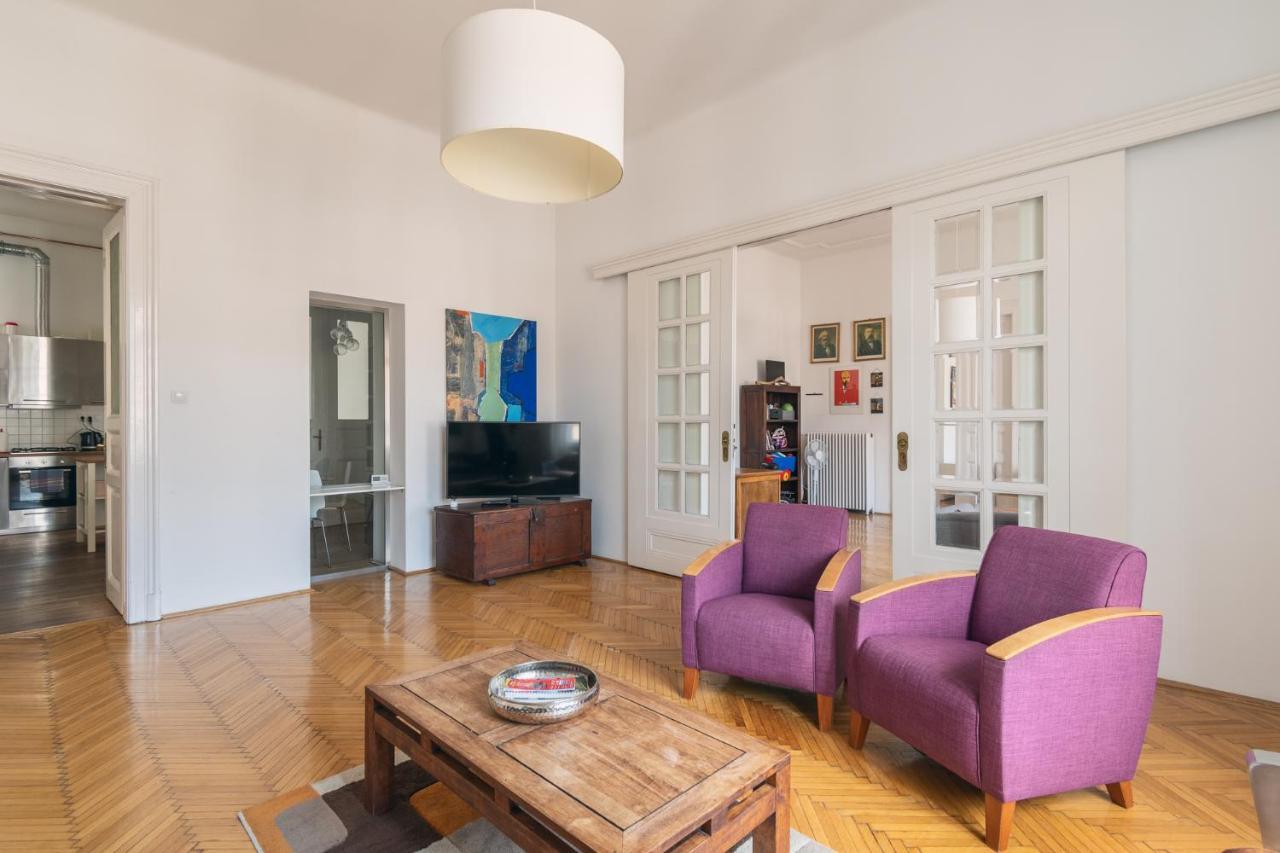 Sunny, Airy, Artsy & Authentic Loft With Balcony