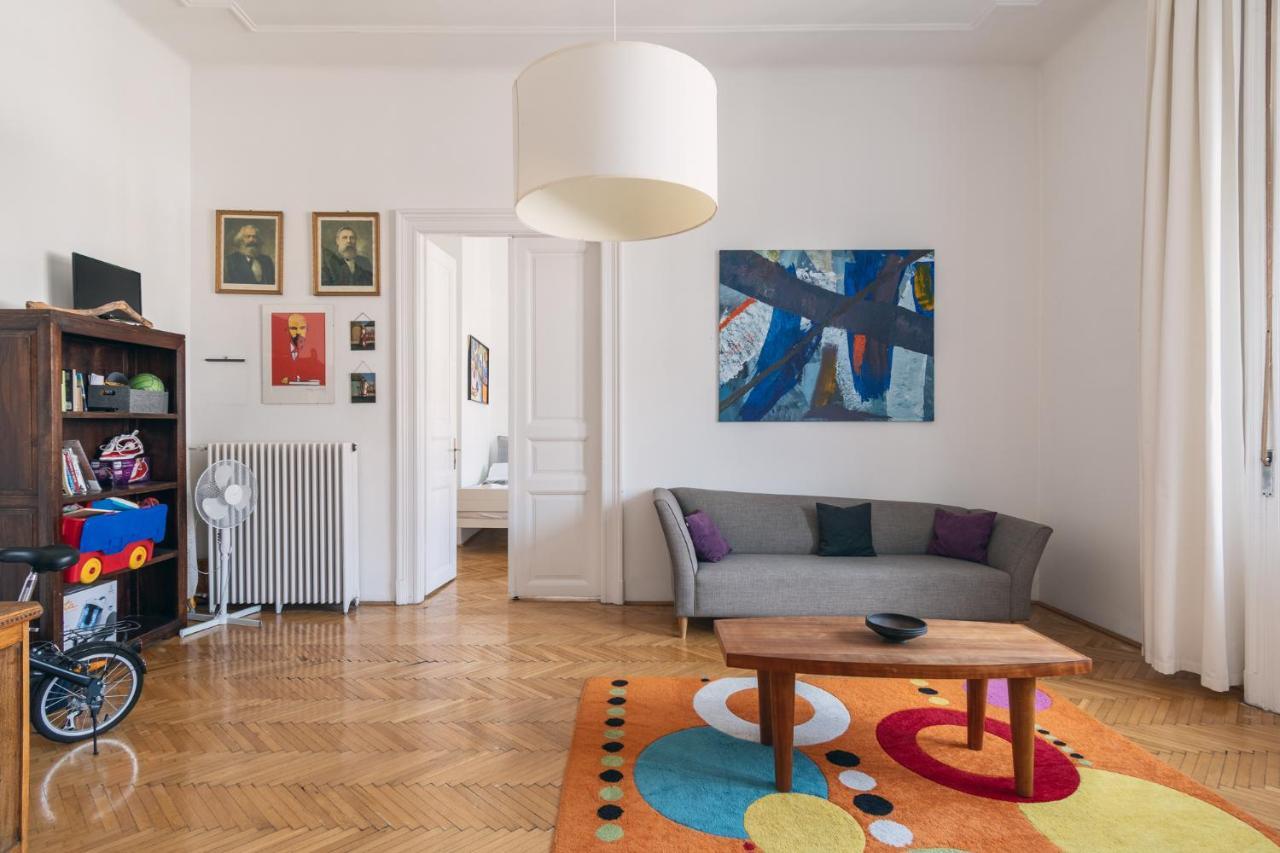 Sunny, Airy, Artsy & Authentic Loft With Balcony Apartmán Budapest