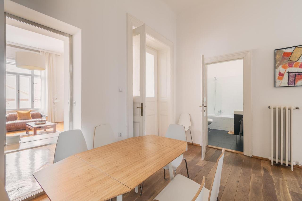 Sunny, Airy, Artsy & Authentic Loft With Balcony * Budapest