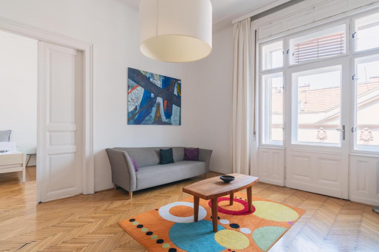 Sunny, Airy, Artsy & Authentic Loft With Balcony