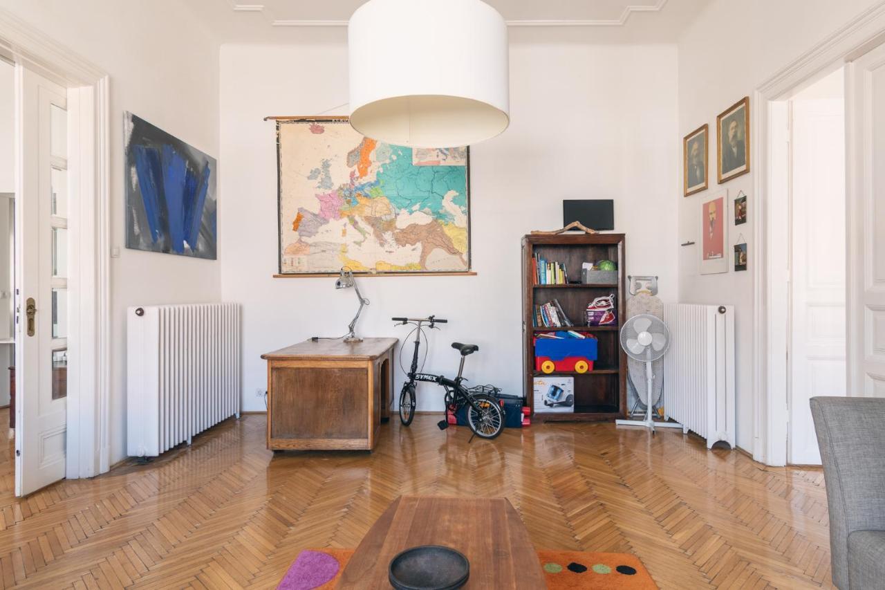 Sunny, Airy, Artsy & Authentic Loft With Balcony * Budapest