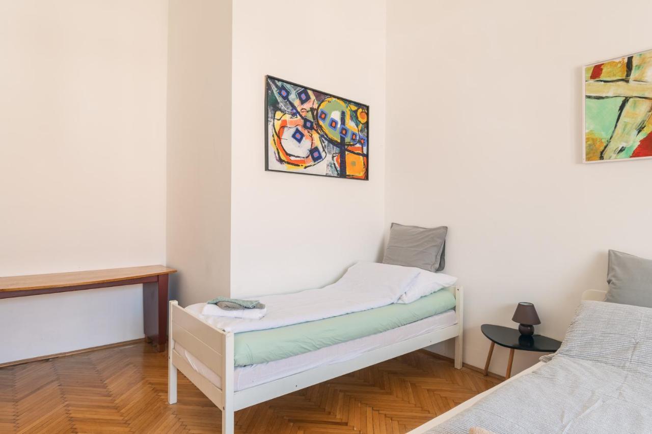 Apartmán Sunny, Airy, Artsy & Authentic Loft With Balcony *