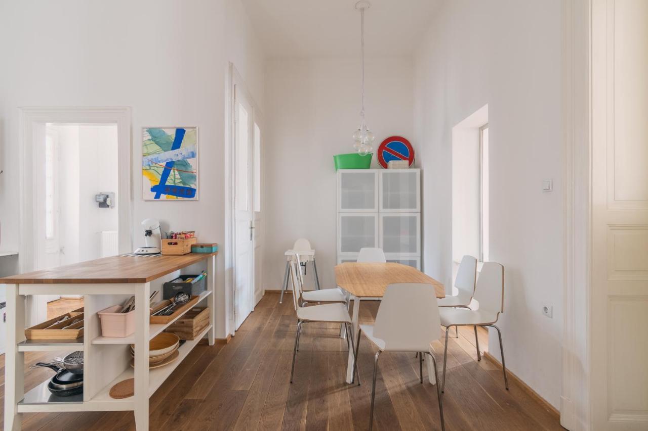 Sunny, Airy, Artsy & Authentic Loft With Balcony * Budapest