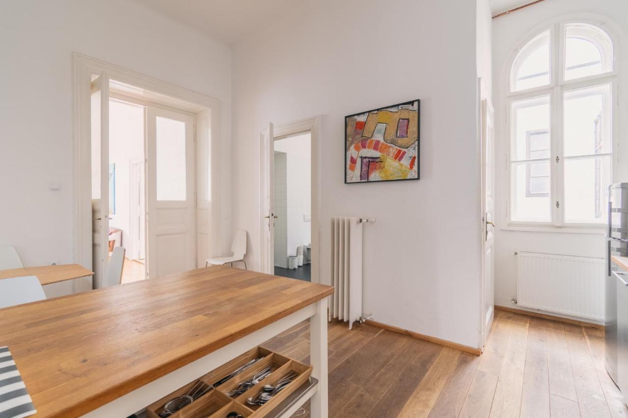 Sunny, Airy, Artsy & Authentic Loft With Balcony Budapest