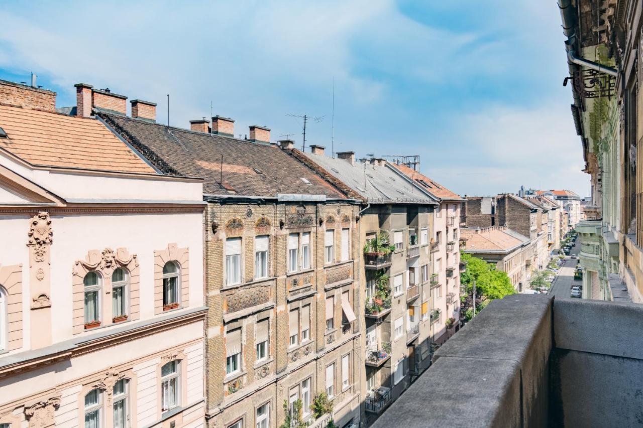 Sunny, Airy, Artsy & Authentic Loft With Balcony