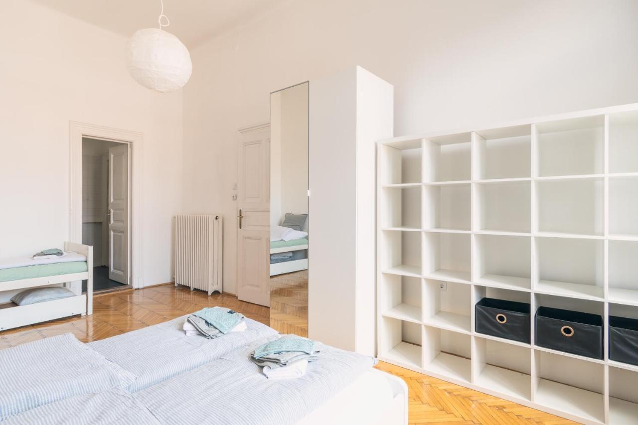 Sunny, Airy, Artsy & Authentic Loft With Balcony * Budapest