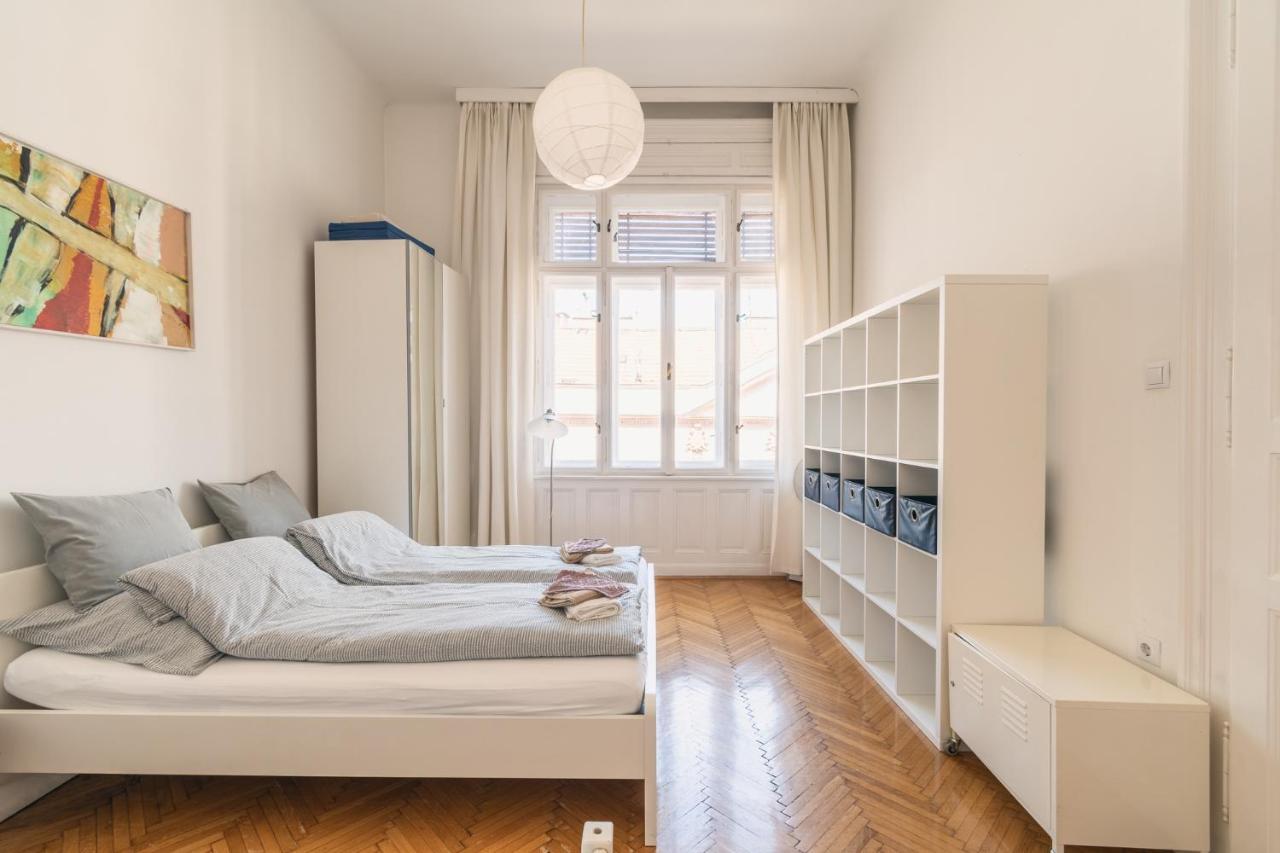 Apartmán Sunny, Airy, Artsy & Authentic Loft With Balcony *