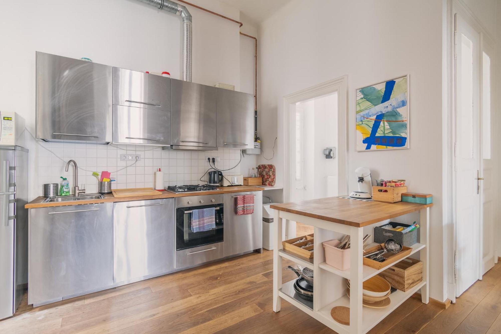 Sunny, Airy, Artsy & Authentic Loft With Balcony * Budapest