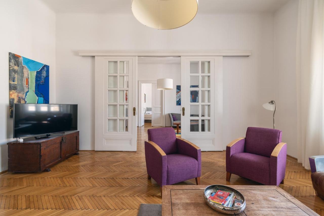 Apartmán Sunny, Airy, Artsy & Authentic Loft With Balcony *