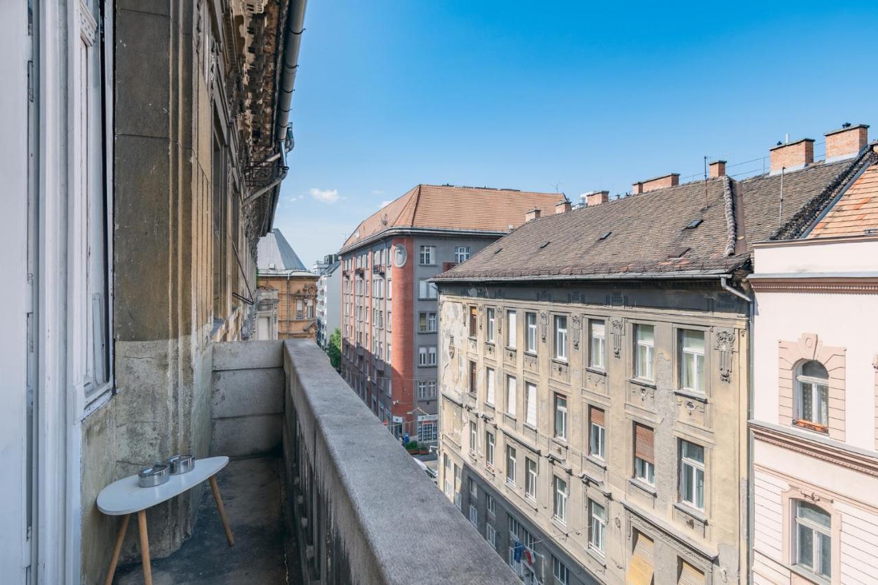 Sunny, Airy, Artsy & Authentic Loft With Balcony Apartmán
