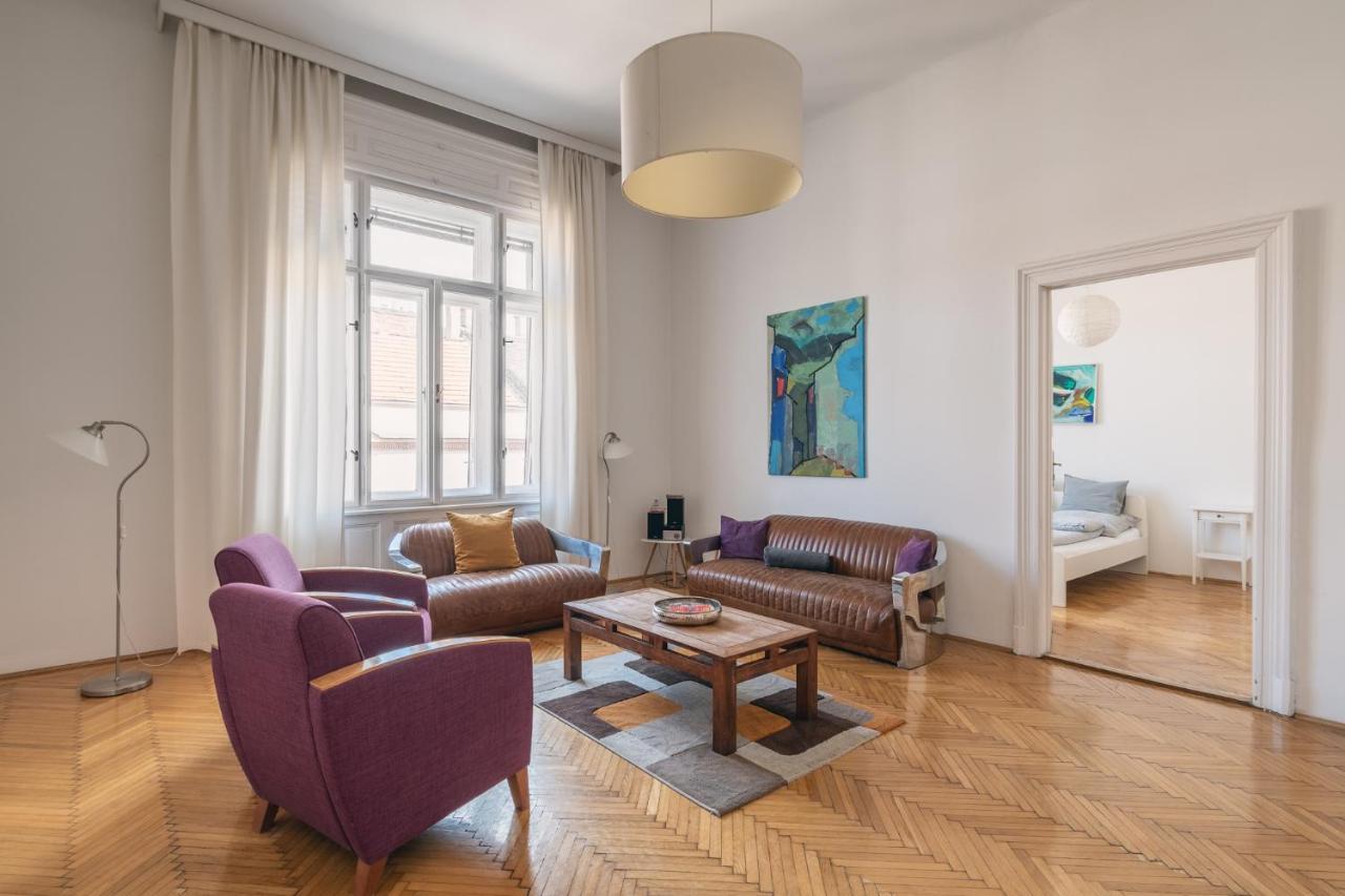 Sunny, Airy, Artsy & Authentic Loft With Balcony *