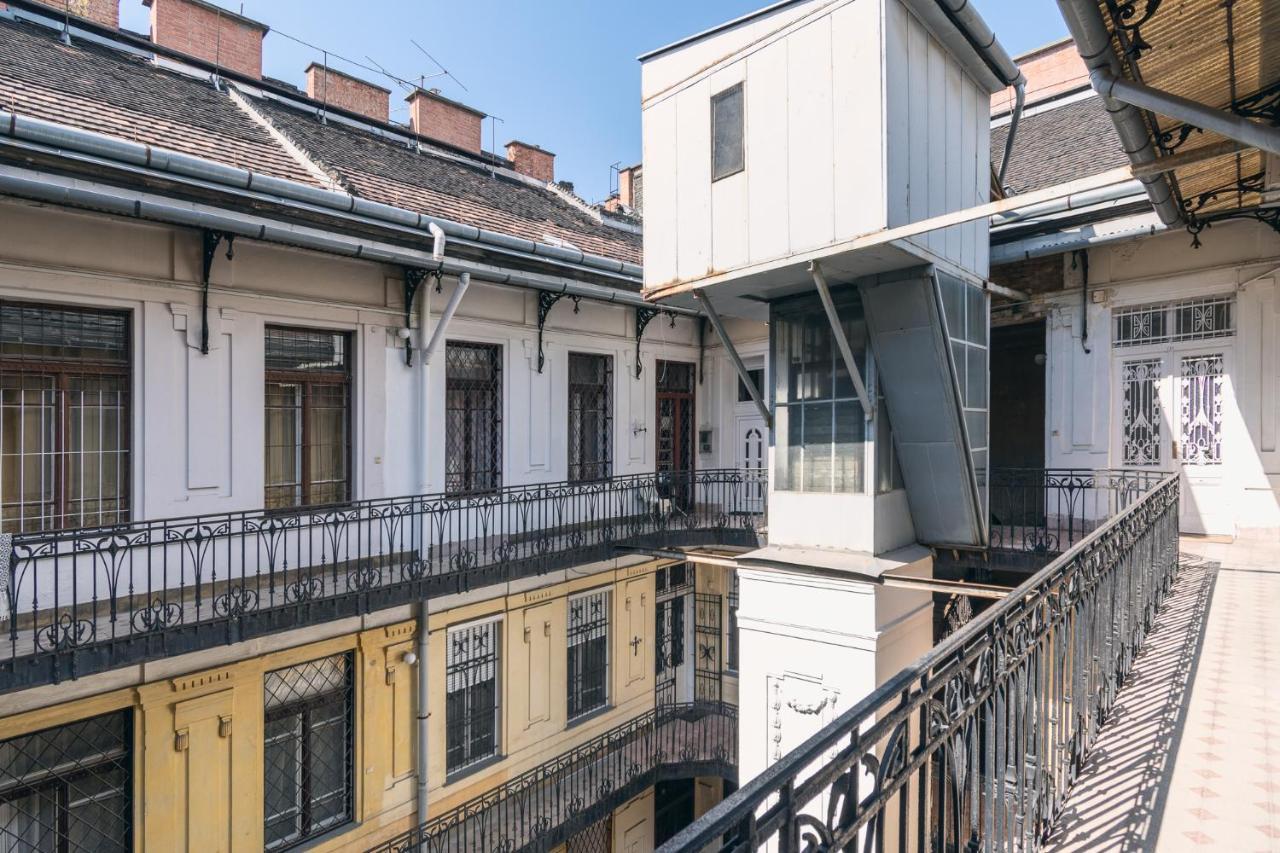 Apartmán Sunny, Airy, Artsy & Authentic Loft With Balcony *