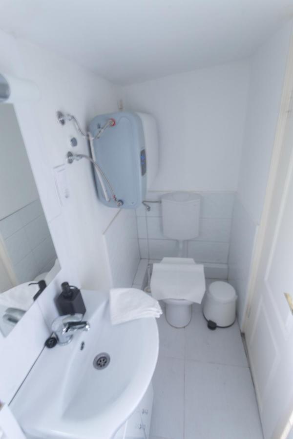 Hi-bp Garden Batsanyi Tiny House Near The Train With Free Parking Appartement