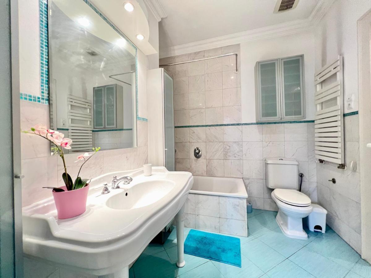 Exclusive Colourful Flat In The