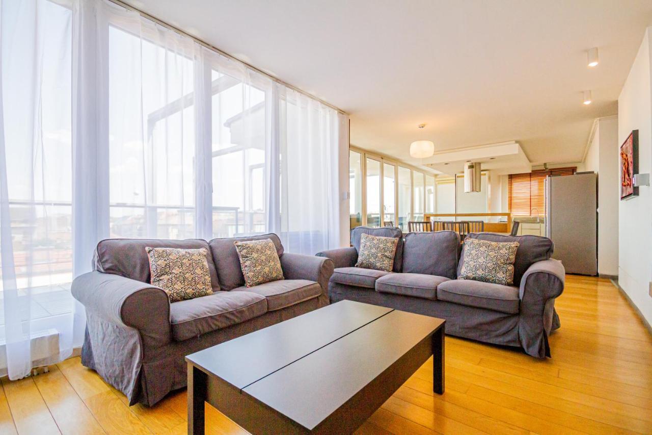 Luxury With Balcony In Downtown