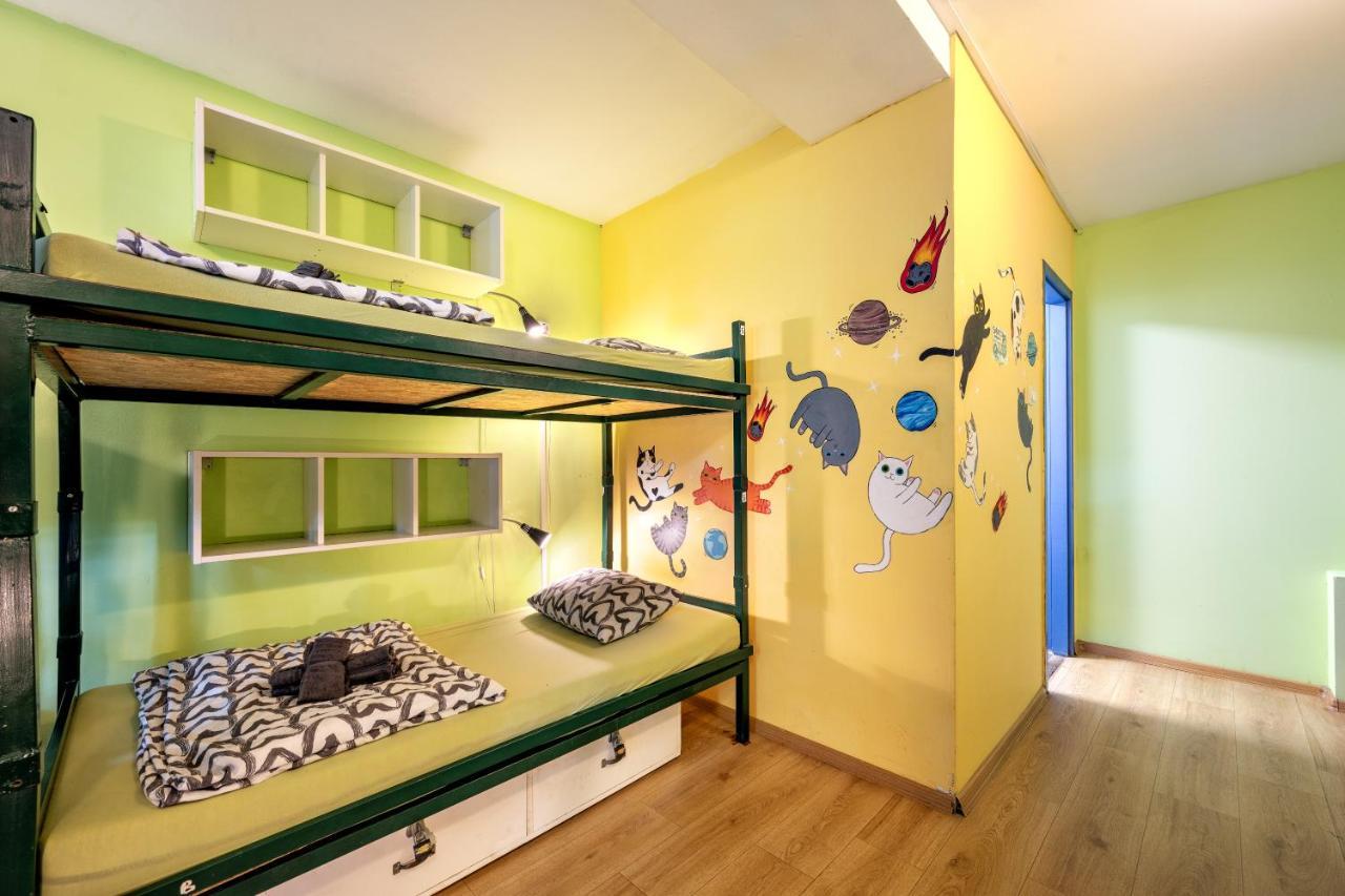 Island (adults Only) Hostel *