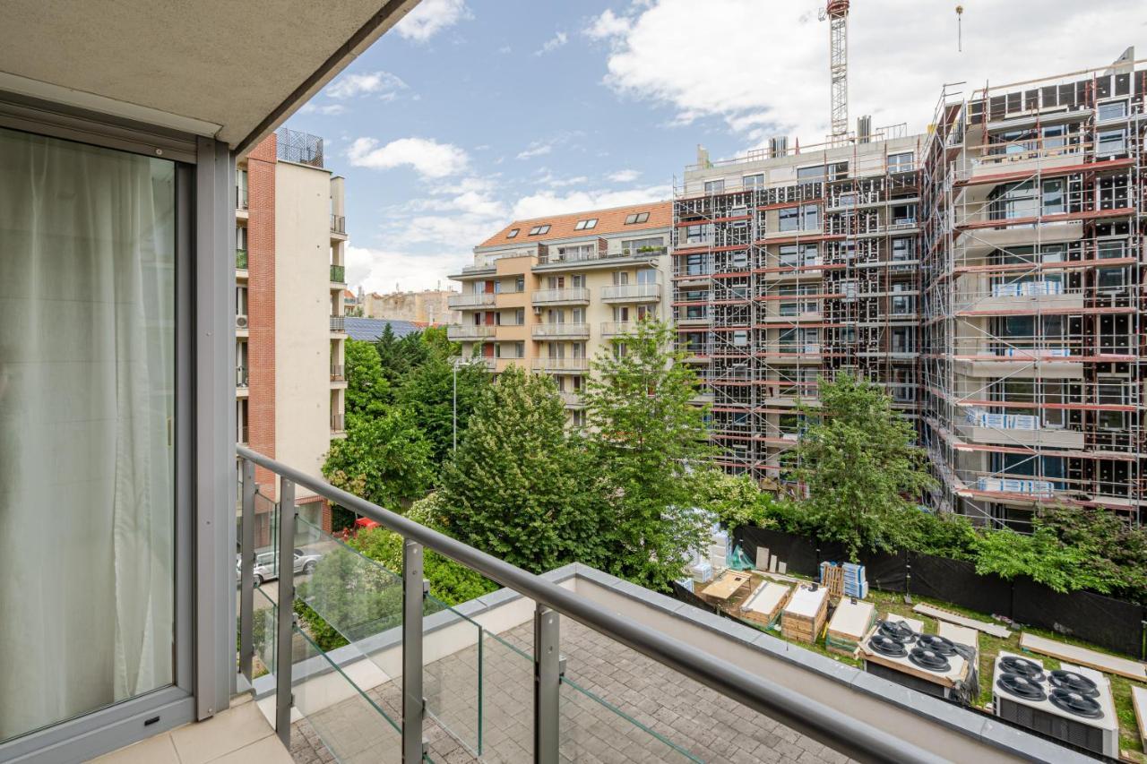 White Cascade Realty *