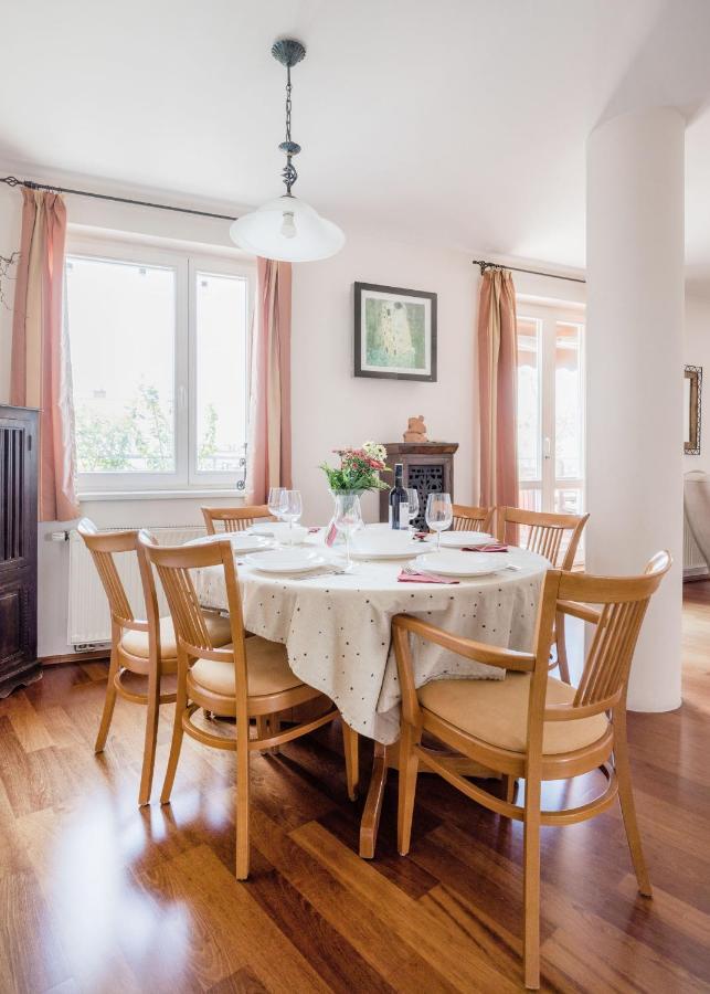 Apartmán Bright And Spacious Penthouse W/ Terrace & Parking