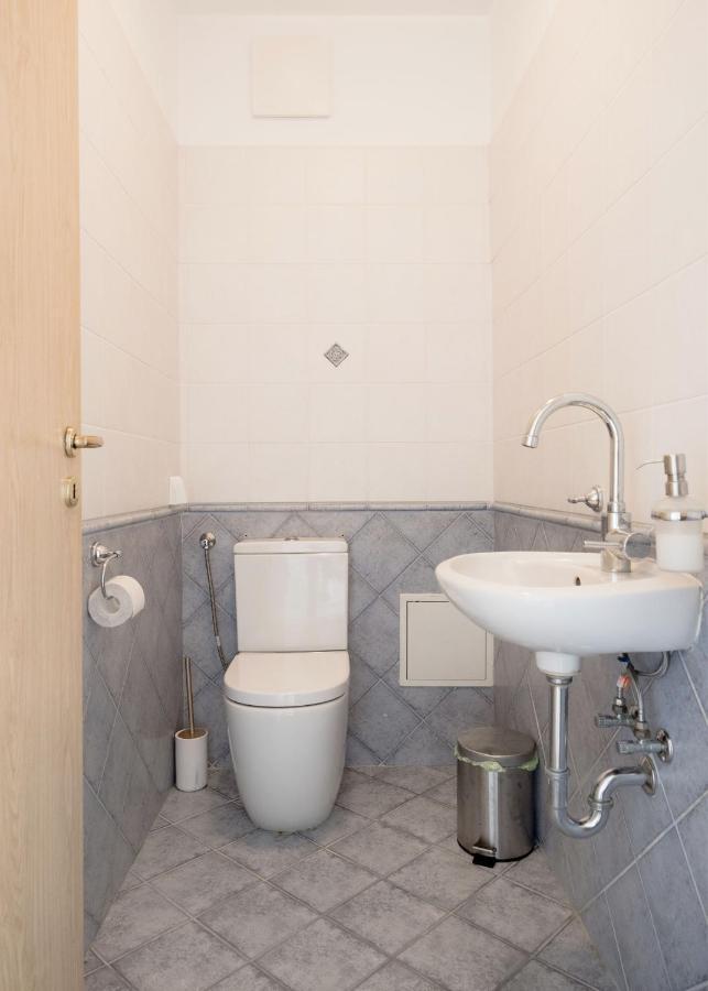 Bright And Spacious Penthouse W/ Terrace & Parking * Budapešť