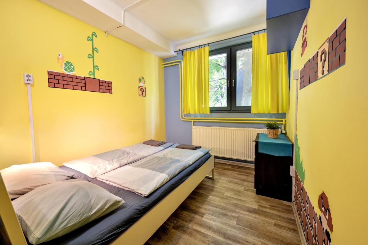 Island (adults Only) Hostel *
