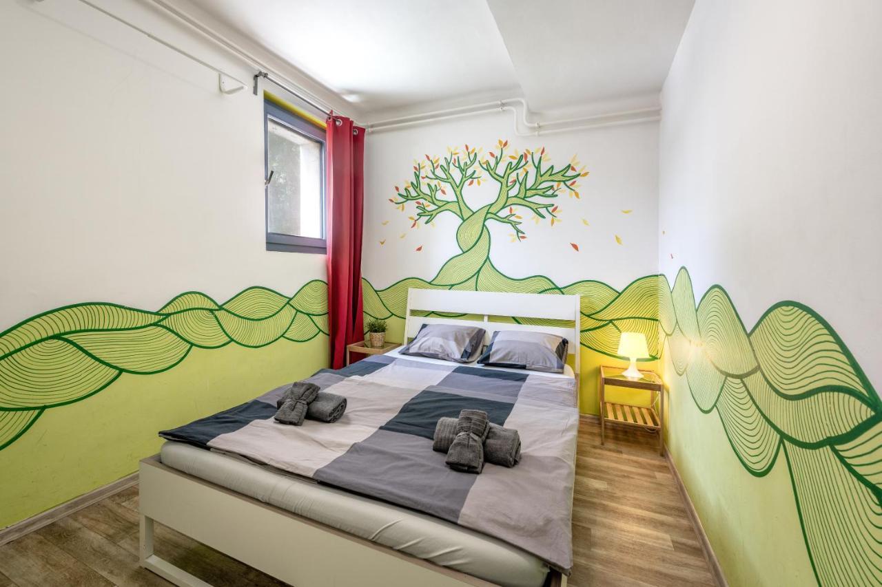 Island (adults Only) Hostel *